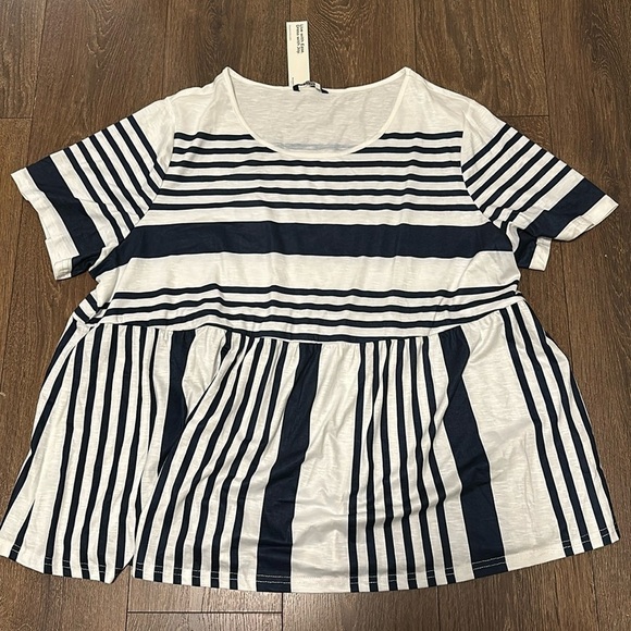 BloomChic Plus Size 2XL Striped Print Elastic Waist Round Neck T-shirt us18-20 - Picture 2 of 3